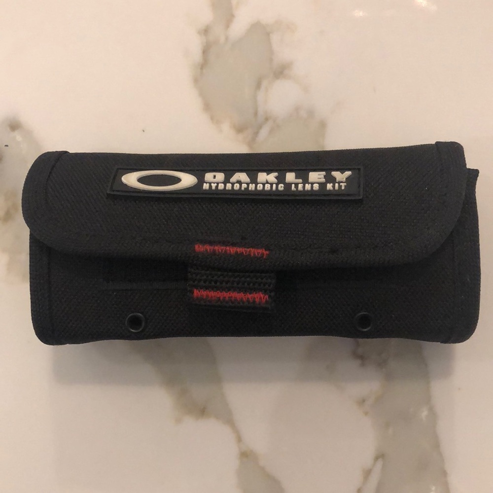 Oakley lens cleaner case. New